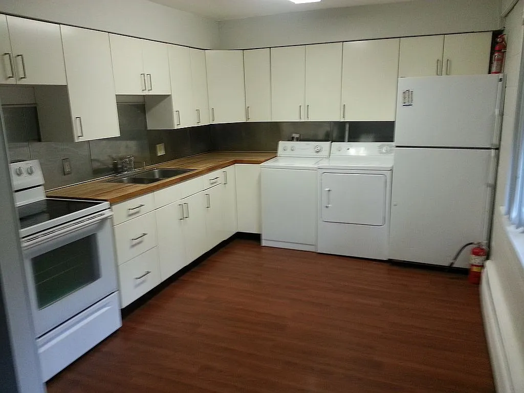 1006 Fountain St photo 1