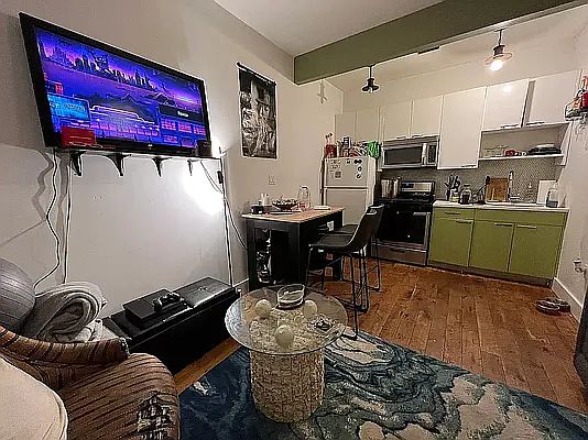5th image of 420 Melrose St #3F