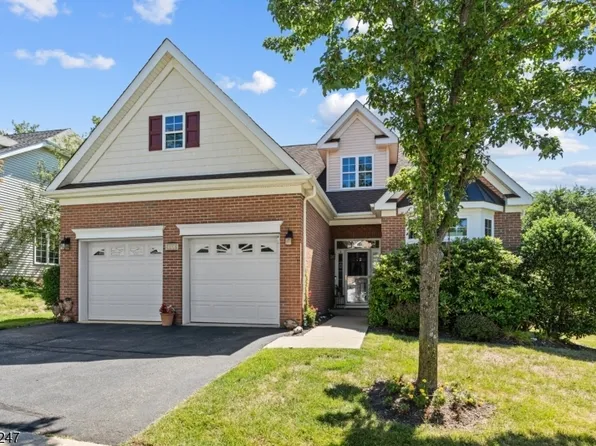 102 Ondish Ct, Mount Arlington Boro, NJ 07856