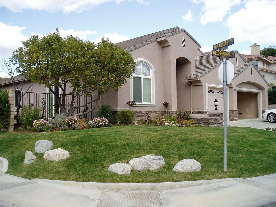 3279 Olivegrove from street corner