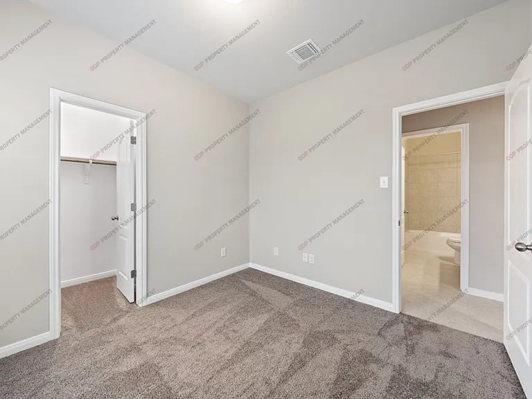 625 Oxford Ln — Photo 7