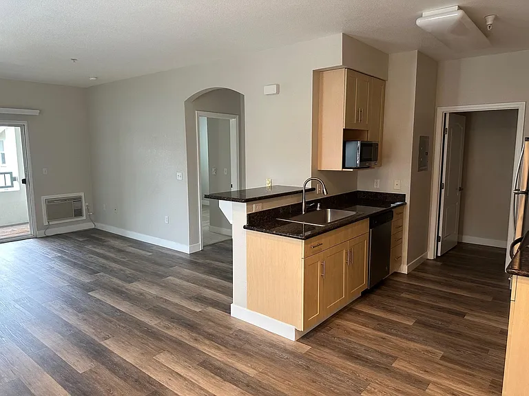Catalina Luxury Apartments — Photo 13