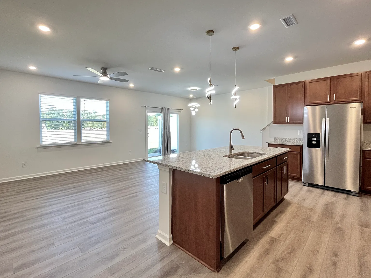 3 bed, 2.5 bath, 1566 sqft, $2,000 — Photo 3