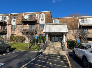 750 Quaker Ln #B-205, Warwick, RI 02889