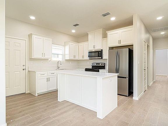4th image of 610 N Mountain Rd #4
