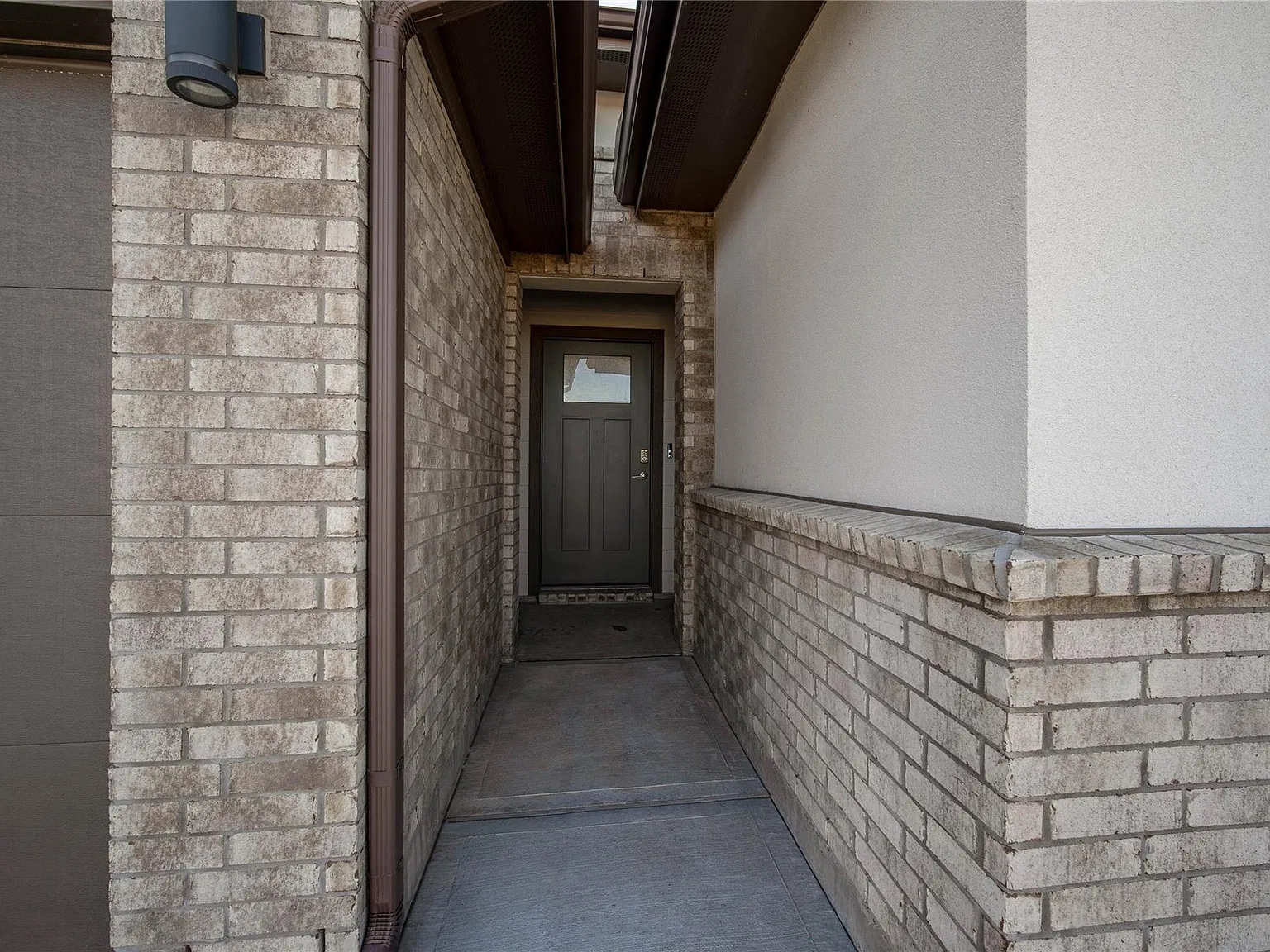 3 bed, 2.0 bath, 1415 sqft, $2,300 — Photo 4