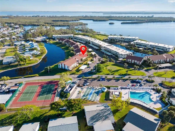 4859 Independence Dr, Bradenton, FL 34210