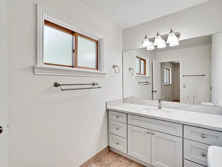 1572 Tobias Dr — Photo 22