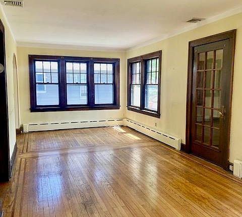 5th image of 126 Gordon St