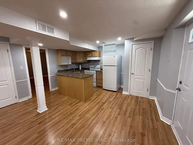 54 Castlepoint Dr #LOWER — Photo 5