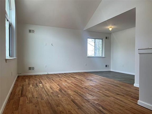 5th image of 75 Brewster St