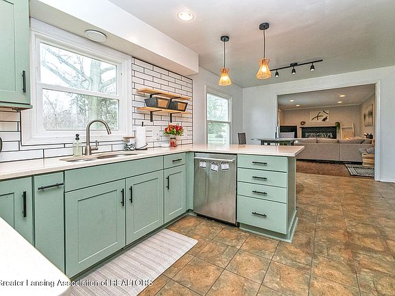 4th image of 1774 Woodside Dr