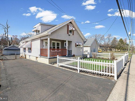 2nd image of 21 Buttonwood Dr
