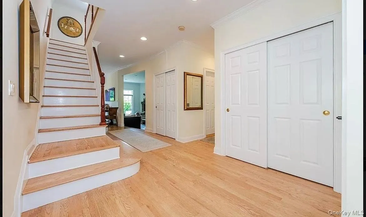 5 bed, 3.5 bath, 3239 sqft, $7,500 — Photo 2