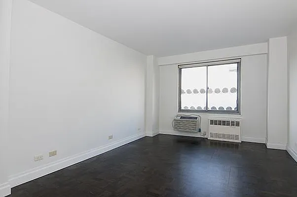 Rented by R New York | media 34