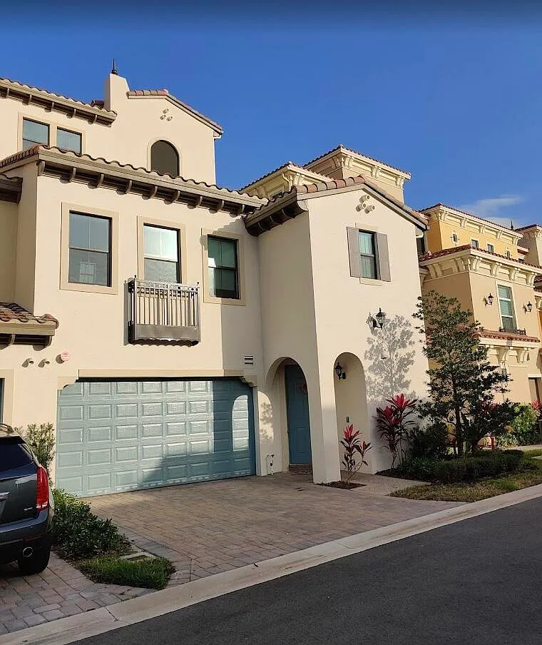 4 bed, 3.5 bath, 2942 sqft, $5,200 — Photo 1
