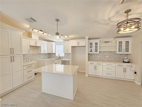 3rd image of 1 Nancy Ln