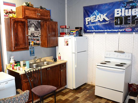 4th image of 403 Lakin St