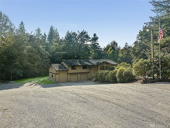 Welcome to your private oasis just minutes away from all the amenities that Covington has to offer! 