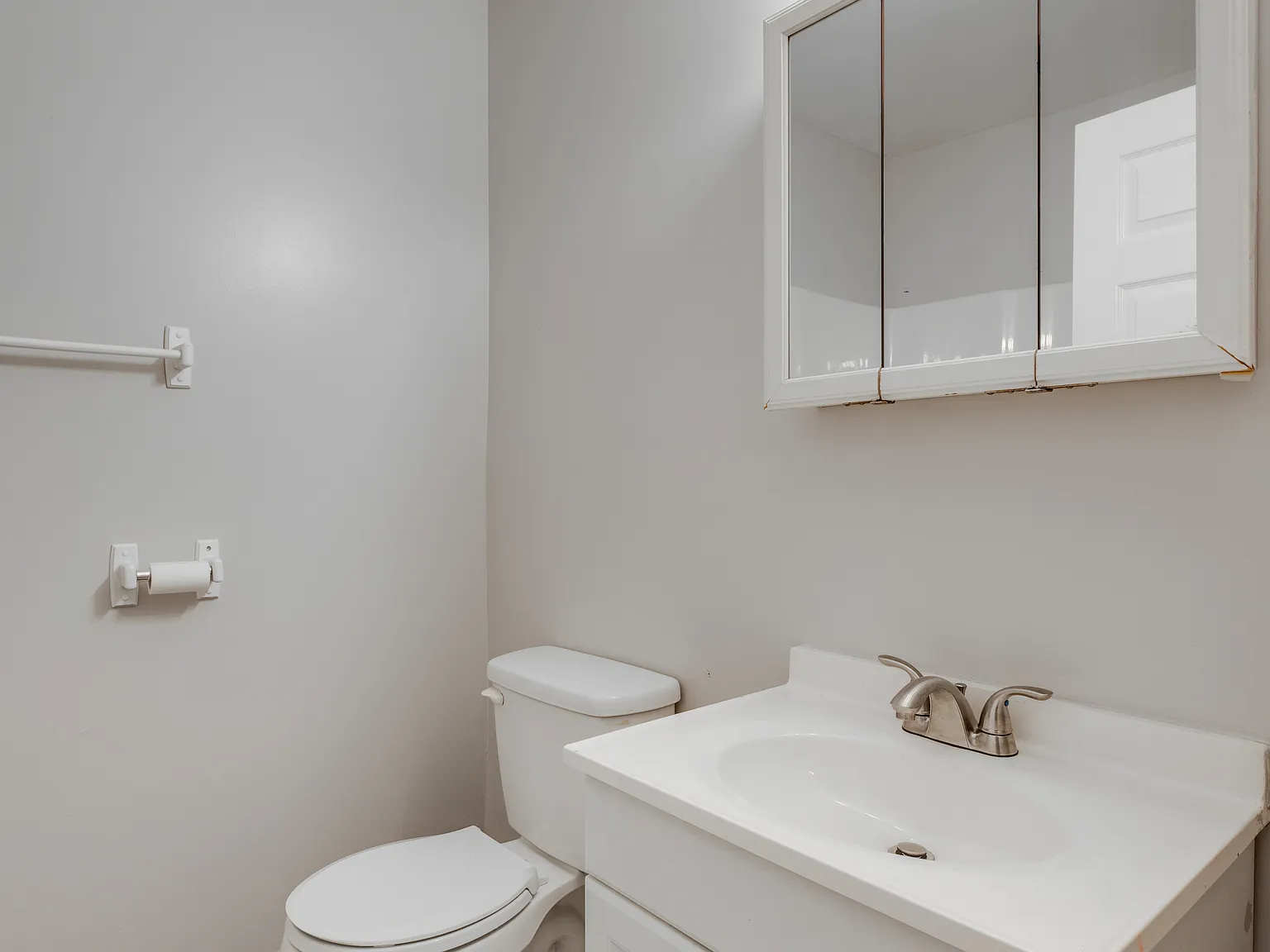 800 Lullwater Rd. — Photo 4