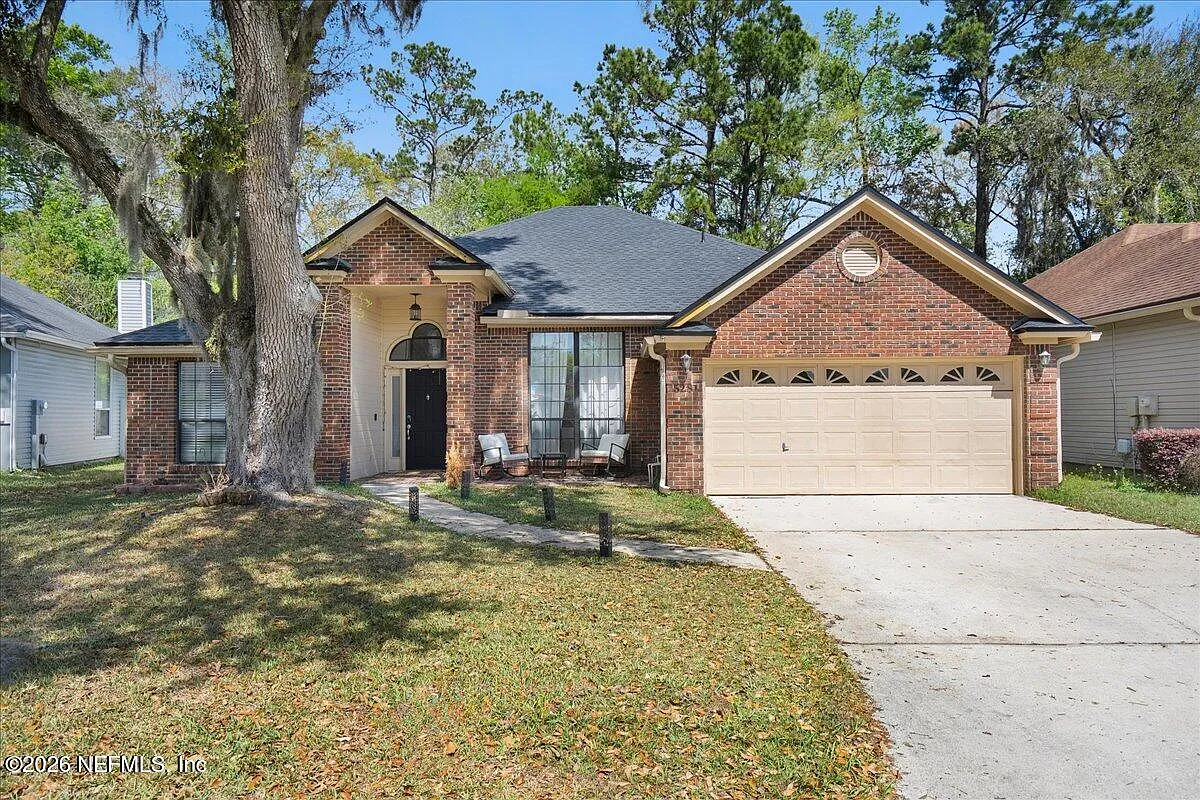 4 bed, 2.0 bath, 2205 sqft, $2,600 — Photo 1