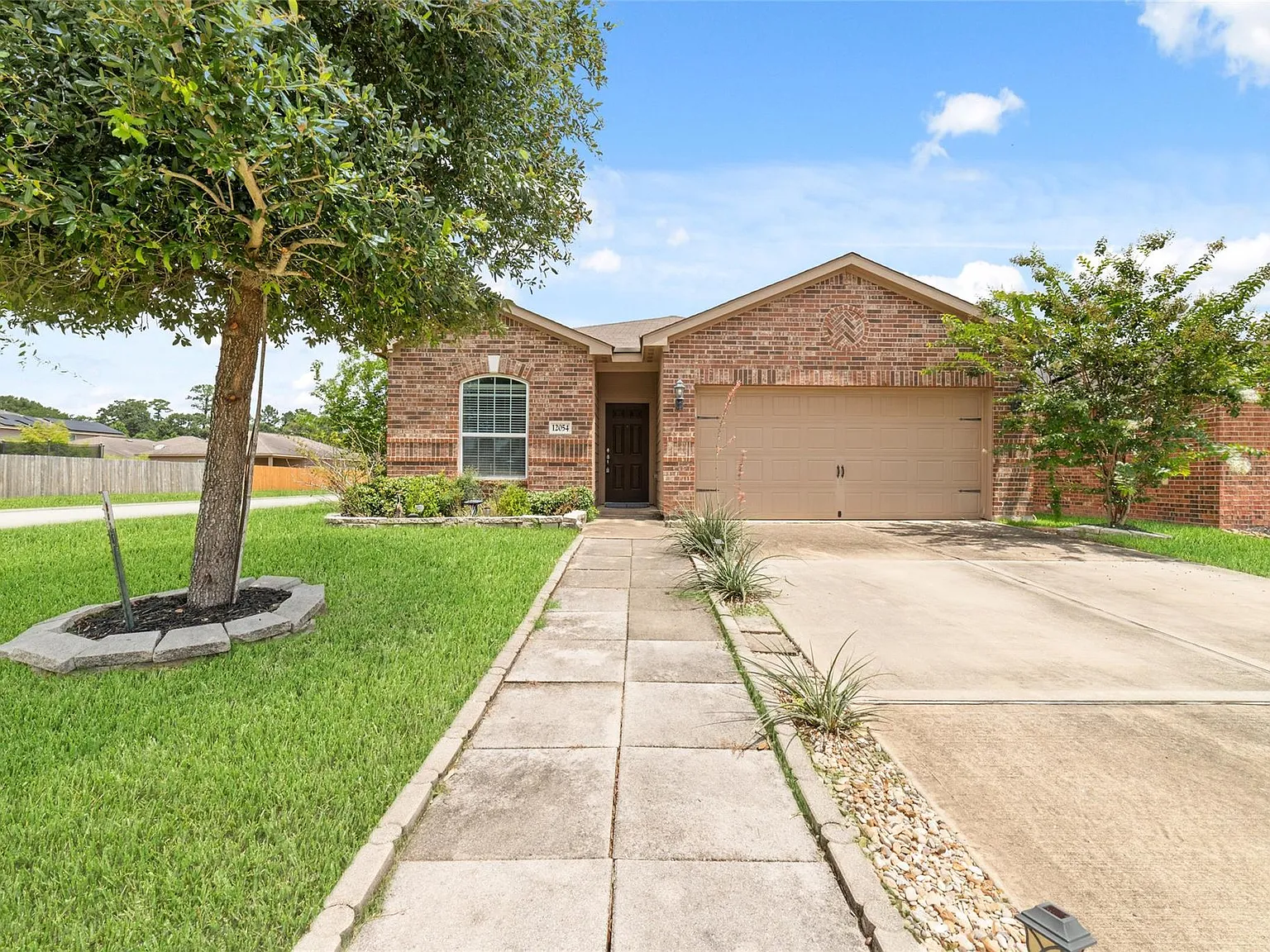 3 bed, 2.0 bath, 1556 sqft, $1,850 — Photo 2
