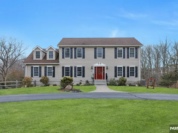 27 Peterson Pl, Mahwah, NJ 07430