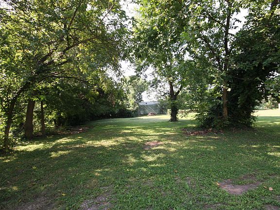 4th image of 108 E Mill St