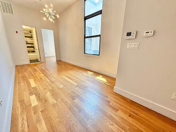 5th image of 374 Kosciuszko St #341