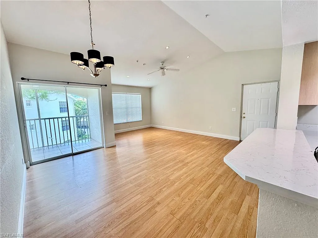 2 bed, 2.0 bath, 1045 sqft, $1,749 — Photo 3