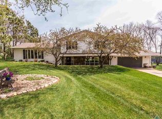 3312 S Daniel Dr, Sioux Falls, SD 57110