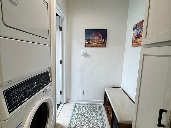 5th image of 2327 S Cloverdale Ave