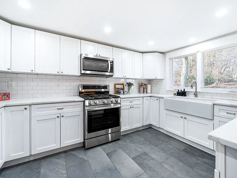 181 Pascack Rd — Photo 2