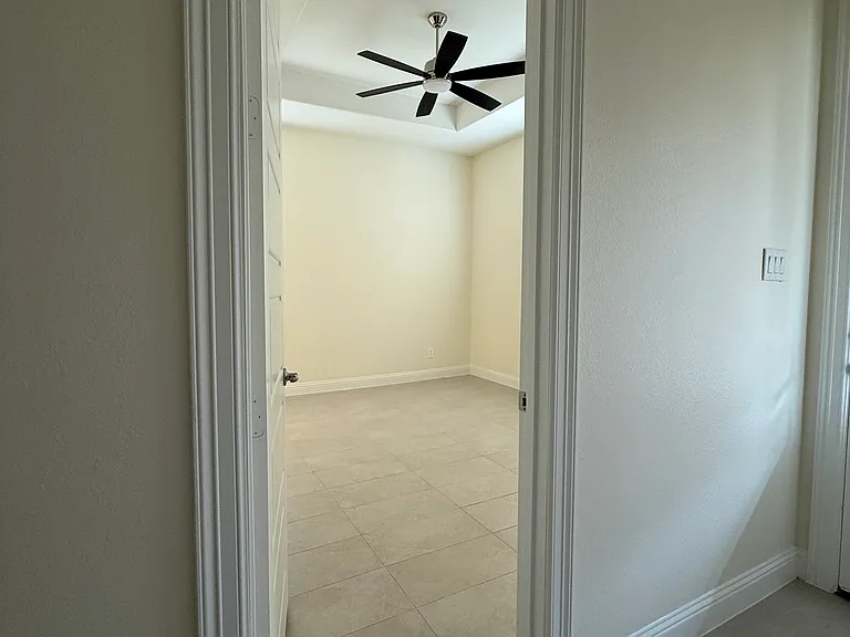917 E Tucker St — Photo 11