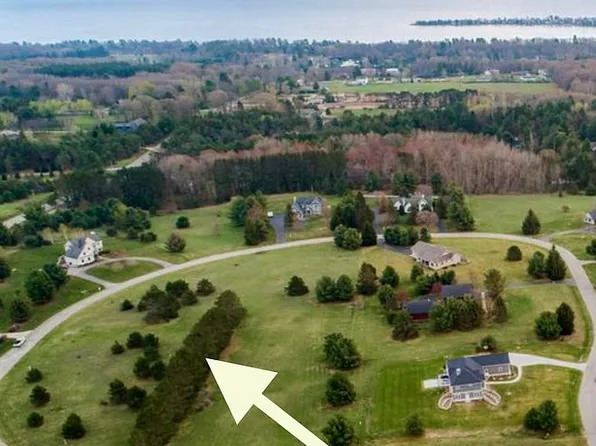 7201 Rolling Meadow Trl, Harbor Springs, MI 49740