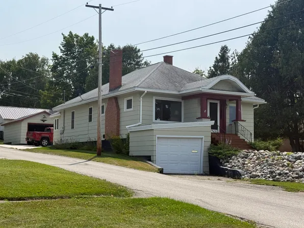 815 Erie Ave, Crystal Falls, MI 49920