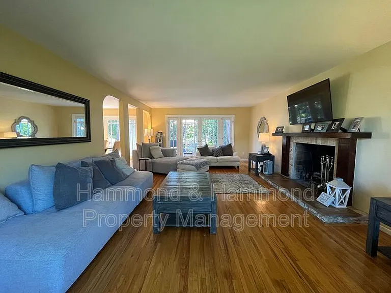 8422 Fable Ave — Photo 9
