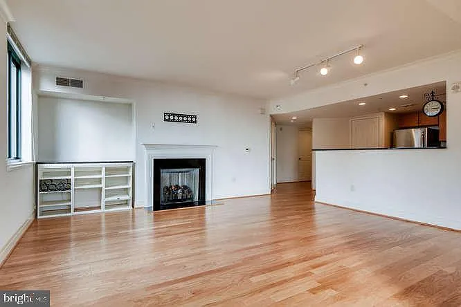 414 Water St #1903 — Photo 3