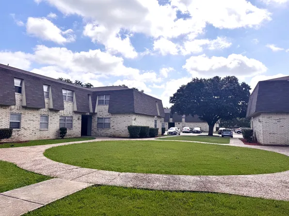 Elizabeth Garden Apartments