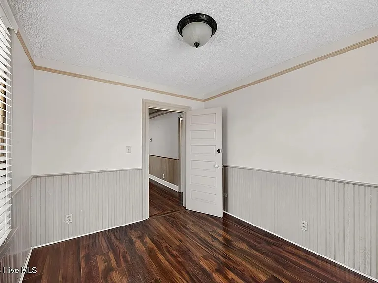 1102 Phillips St — Photo 33