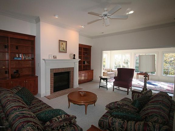 5th image of 101 Broadmoor