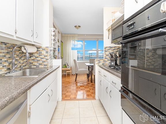 4th image of 555 Kappock St APT 16T