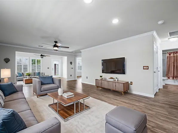 828 Rough Hollow Dr, McKinney, TX 75071