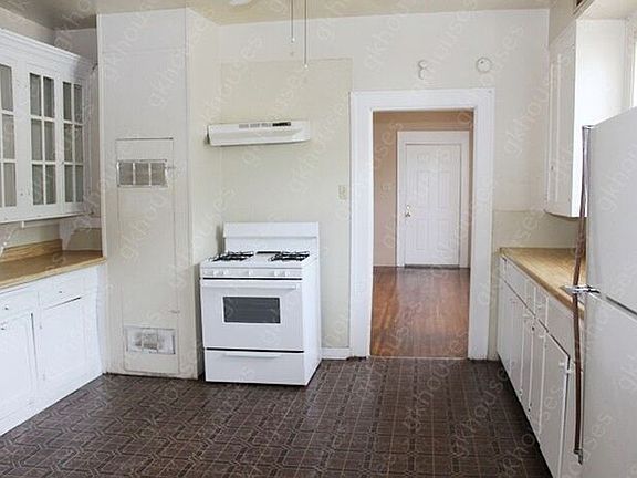 2nd image of 1205 Dennison St #A