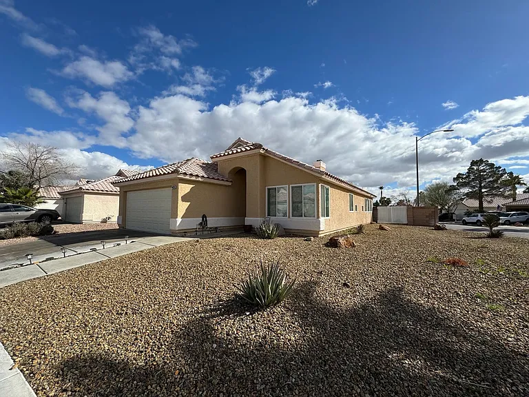 4428 Rodman Dr — Photo 2