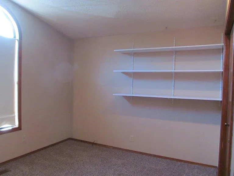 10502 W Edna St — Photo 6