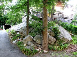 3 Bear Pond Trl, Andover, NJ 07821