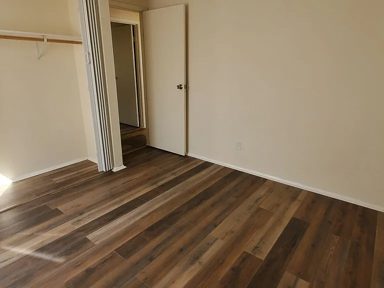 7402 Brigmore Dr — Photo 18