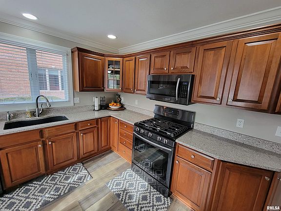 3rd image of 2533 Benton Ct