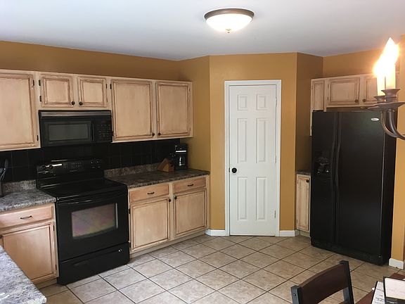 Stove+Refrigerator included